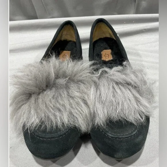 🛑 1 hour sale. UGG, size 7, Kaley Wisp, Black Flats w/ Gray sheepskin Fur upper - Picture 3 of 10